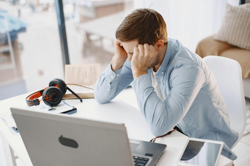 Cultura do Esgotamento e Seus Impactos Silenciosos nas Empresas